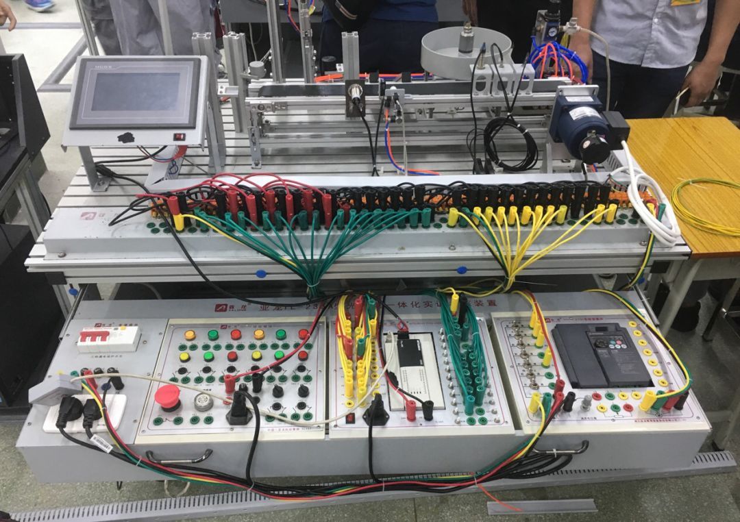 喜訊 我校師生參加機電一體化設(shè)備組裝與調(diào)試項目競賽刷新歷史最好成績